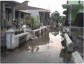 Gambar 4.2 Dampak Banjir rob (Sumber: Dokumentasi Mentari Isnaini, 2015) 