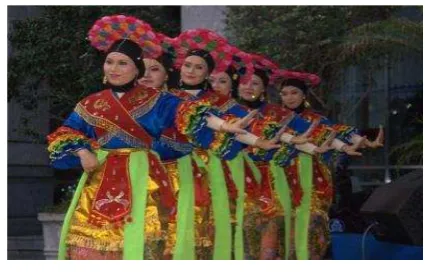 Gambar 2.1: Tari Pendet 