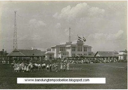 Gambar II. 9 Selama Jaarbeurs berlangsung, beberapa macam pertandingan dan peragaan di lakukan di Lapang Gelora
