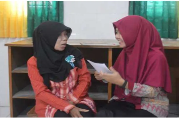 Gambar 4. Wawancara Peneliti dengan Guru Kelas IV Dok. Karifa. 2016 