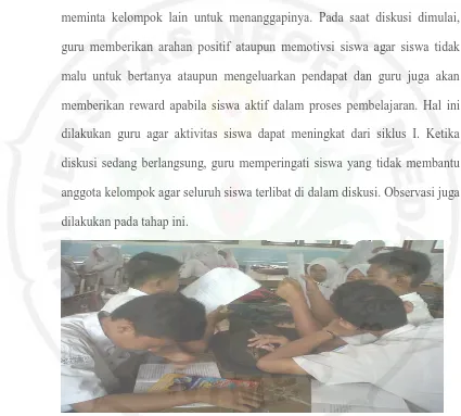 Gambar 15. Siswa Sedang Mengerjakan LKS Pada Siklus II di SMP Negeri 9 Langsa. 