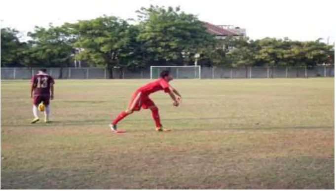 Gambar 4 Teknik Melempar Bola 
