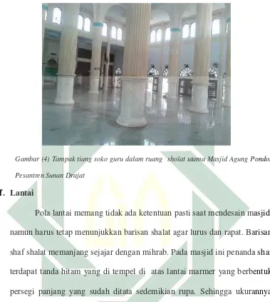 Gambar (4) Tampak tiang soko guru dalam ruang  sholat utama Masjid Agung Pondok