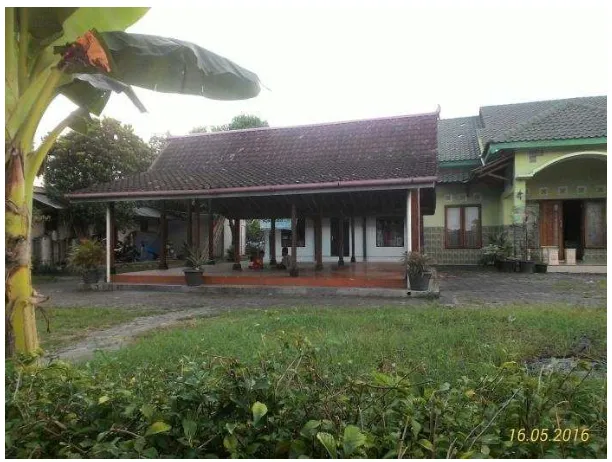 Gambar 5:  Gambar pendhopo tepat pentas dan latihan Kesenian Srandhul di Kampung Mangkubumen 