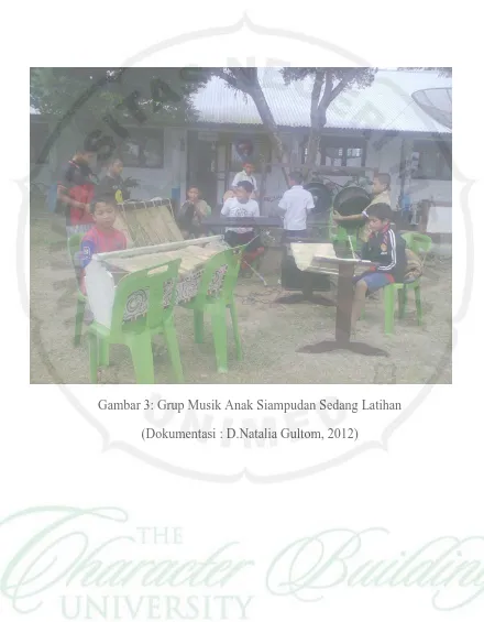 Gambar 3: Grup Musik Anak Siampudan Sedang Latihan 