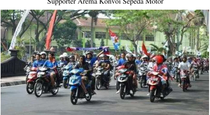 Gambar 1 Supporter Arema Konvoi Sepeda Motor 