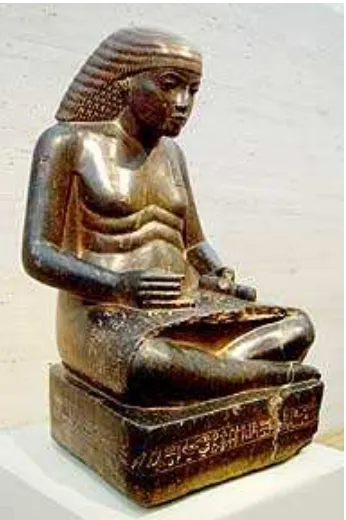 Fig. 2. Amenhotep son of Hapu (CG 44861), displaying characteristics of a slightly bowed 