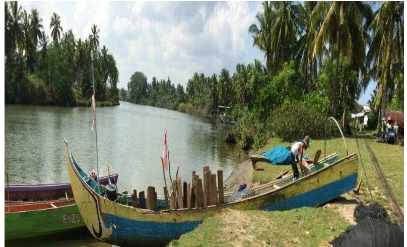 Gambar 2  Kapal boat seine atau payang di Pantai Indah 