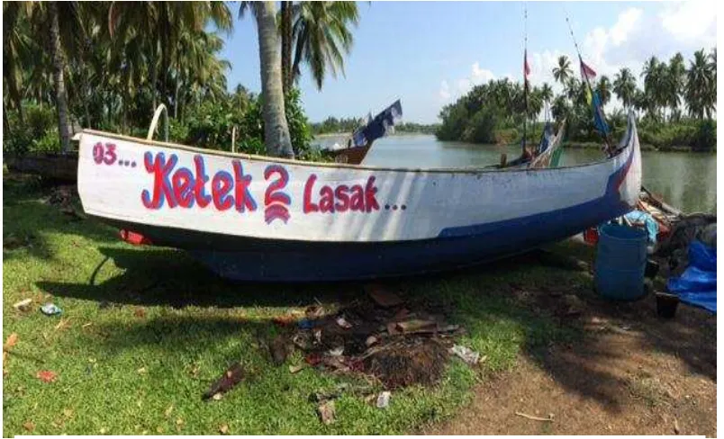 Gambar 3  Kapal danish seine atau lore/dogol di Pantai Indah  