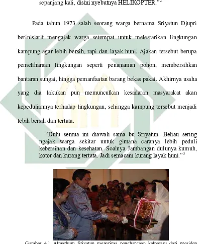Gambar 4.1 Almarhum Sriyatun menerima penghargaan kalpataru dari presiden  Susilo Bambang Yudhoyono 