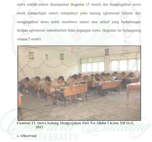 Gambar 13. Siswa Sedang Mengerjakan Post Tes Siklus I Kelas XII IS-2,           2013 