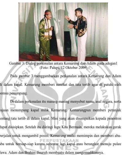 Gambar 3: Dialog perkenalan antara Kemarung dan Adam  pada adegan1  (Foto: Palupi, 12 Oktober 2009) 