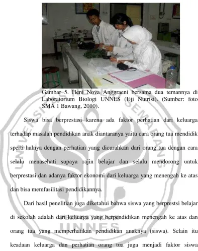 Gambar 5. Heni Nova Anggraeni bersama dua temannya di 
