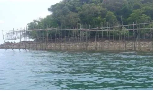 Gambar 2. Kelong pantai di Perairan Pulau Abang Kota Batam 