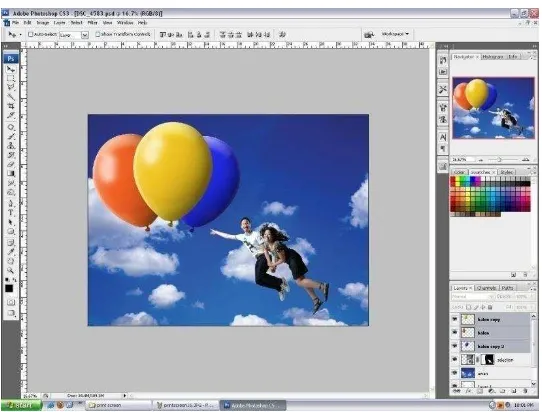 Gambar III.9 & 10 Proses Membuat Balon Terbang 