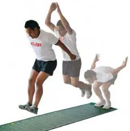 Gambar 10. Pelaksanaan standing long jump  Sumber. Rameshon (2010) 