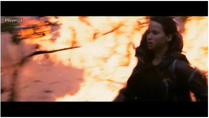 Gambar 2.8. Katniss menyelamatkan diri dari kebakaran  