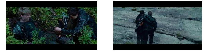 Gambar 2.6.Katniss menolong Peeta   Gambar 2.7. Katniss dan Peeta 
