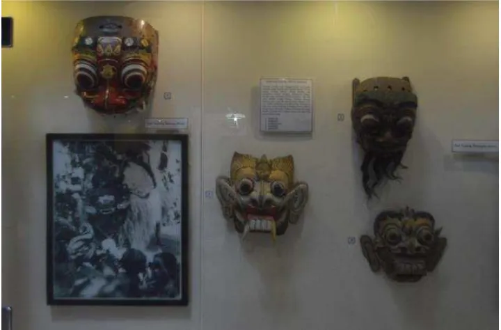 Gambar 3. Topeng Barong (Sumber: Ruang Koleksi Topeng Museum Sonobudoyo) 