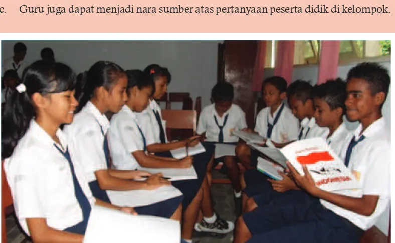 Gambar 2.5 Diskusi kelompok dalam praktik belajar kewarganegaraan  Kami Bangsa Indonesia 