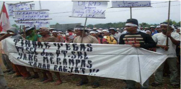 Gambar 2.2 Aksi Demonstrasi Warga Aek Nabara Barumun di Kantor DPRD 
