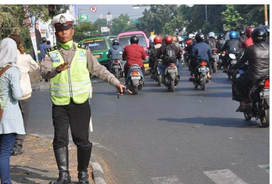 Gambar II.1 Polisi Lalu Lintas di Jalan Jenderal Ahmad Yani, kota Bandung  