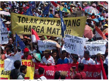 Gambar 3.3 : Aksi Warga Batang di PTUN Semarang  
