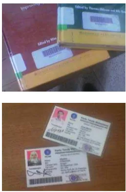 Gambar kartu anggota perpustakaan berbarcode dan buku berbarcode 