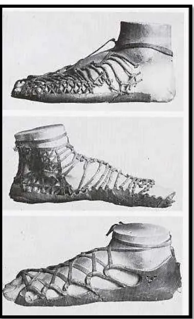 Gambar III:  Model sepatu yang ditemukan di Azerbaijan antar abad 13-14 Masehi (Sumber:http://file.upi.edu/Direktori/FPTK/JUR._PEND._KESEJAHTERAAN_ KELUARGA/197501282001122-UCIATI/Kajian_Histori_Objek_Desain.pdf) 