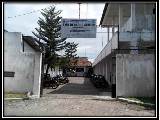 Gambar 1: Gedung SMK Negeri 2 Sewon (Sumber: Dokumentasi Nurul Hidayah, Februari 2015) 