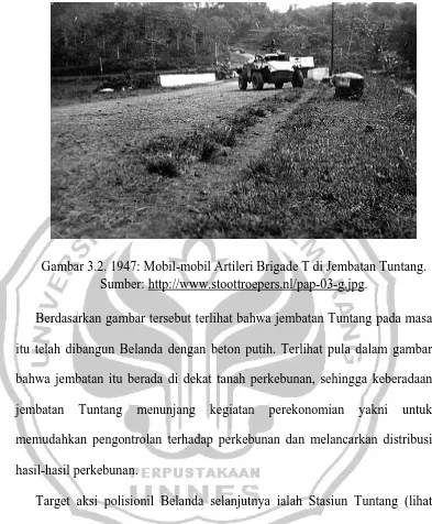 Gambar 3.2. 1947: Mobil-mobil Artileri Brigade T di Jembatan Tuntang.  Sumber: http://www.stoottroepers.nl/pap-03-g.jpg