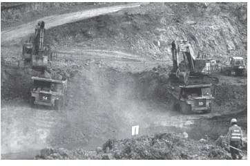 Gambar 3.11 Kegiatan penambanganbatu bara di Kutai Barat oleh PTTrubaindo Coal Mining.