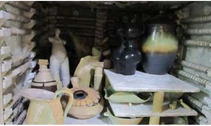 Gambar 19. Benda keramik yang akan dibongkar dari tungku (Sumber: koleksi studio keramik) 