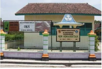 Gambar 1. Papan Nama Sekolah Dasar Negeri Singodutan(Dokumentasi: Aris Kurniawan, 2014)