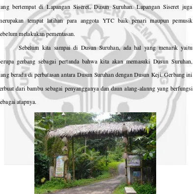 Gambar 3. Gerbang masuk Dusun Suruhan (Dokumentasi: Helmy. Juni 2011) 