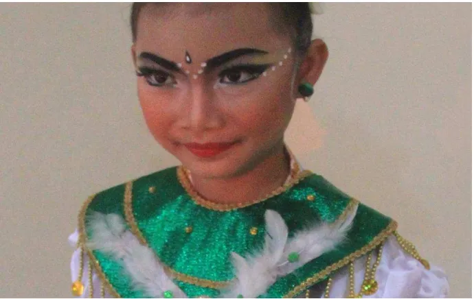 Gambar 4: Rias tari Kuntul Manis. 