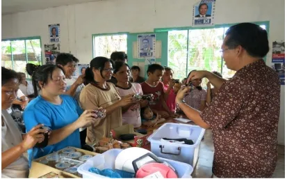 gambar yang mereka bincangkan. Perbualan ini dirakam dan juga dicatatkan