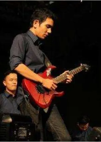 Gambar 4.12, Effek gitar yang biasa di pakai grup musik senggol tromol (sumber : dokumentasi Wahyudin Kholis, 29 November 2014) 
