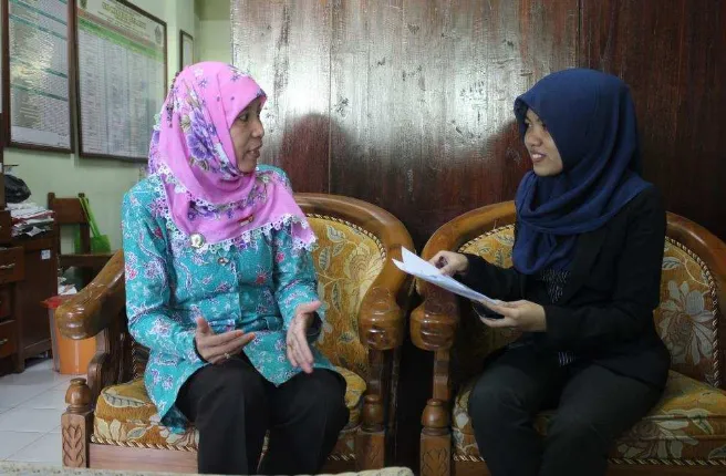 Gambar 7. Wawancara peneliti dengan Pendidik kelas II B SD Negeri Serayu Yogyakarta 