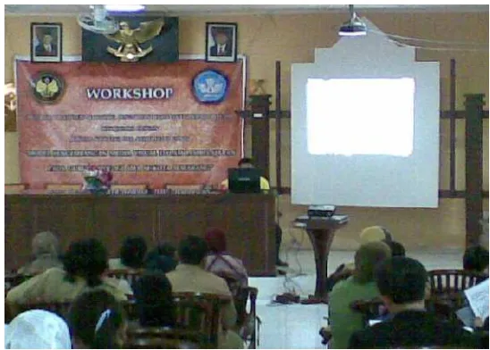 Gambar 3. Kegiatan workshop yang diikuti oleh guru mata pelajaran Sosiologi di kota Semarang di Unnes