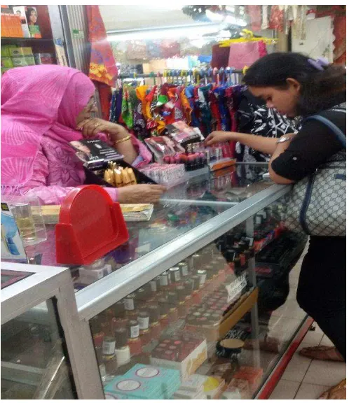 Gambar lampiran 5. Survey Merek Lipstik di Beberapa Pasar di Kota Medan  