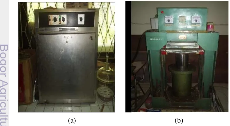 Gambar 7  Alat yang digunakan untuk perlakuan  (a) pemanasan dengan oven  dan  (b) pemadatan dengan mesin kempa panas 