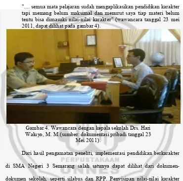 Gambar 4. Wawancara dengan kepala sekolah Drs. Hari 