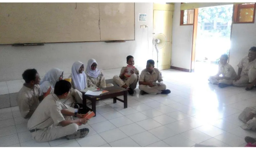 Gambar 3 Pembelajaran Bahasa Indonesia kelas IX A KD 8.2 Menulis cerita pendek bertolak dari peristiwa yang dialami