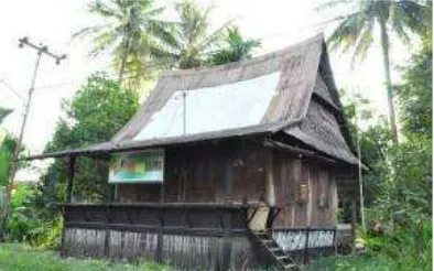 Gambar 3.  Material Rumah Tradisional Padang (kayu, bambu, ijuk dan seng) Sumber: Hasil Survey, 2012 