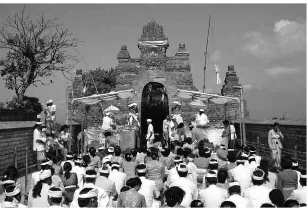 Gambar 1.14Umat Hindu di BaliKeragaman agama merupakan salah satu 