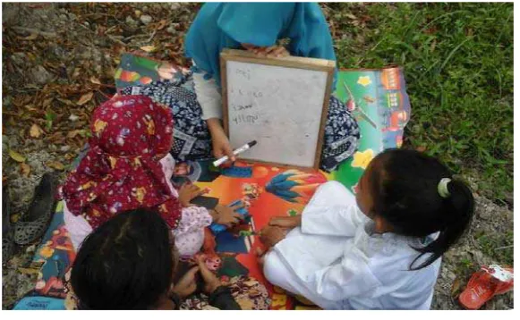 Gambar 4: Suasana belajar dengan metode visual literasi 