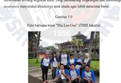 Gambar 5.9 Foto bersama team “Dia.Loe.Gue” (TMII Jakarta) 