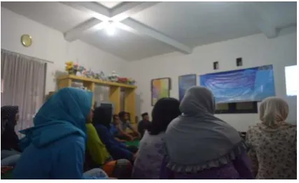 Gambar 1. Penyuluhan Program Kawasan Rumah Pangan Lestari Masyarakat Bareng Sumber: Eka Puspita Sari, 2016