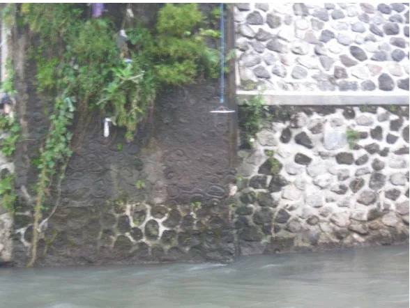 Gambar 6. Pengujian jarak sensor dengan air di sungai Winongo 